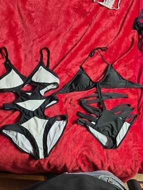 Black & White Strappy Women's Swimwear Set - Stylish Cutout One-Piece.